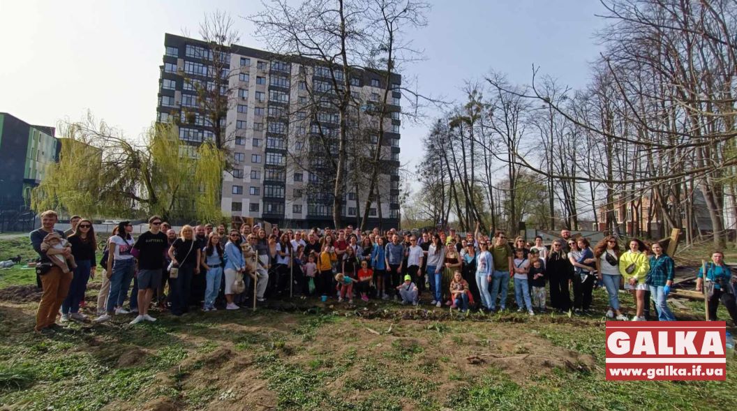 “Сквер воїнів Прикарпаття” з’явився на місці можливої забудови зеленої зони біля озера (ФОТО)