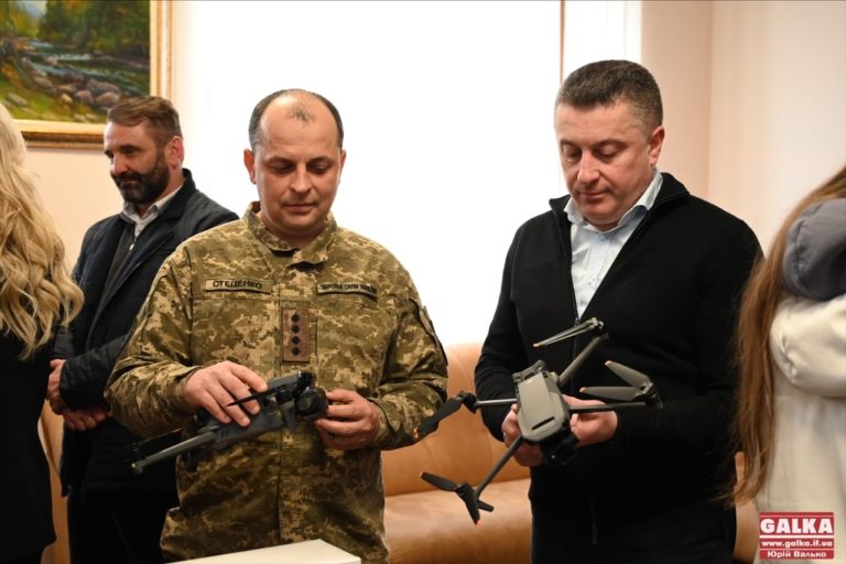 Прикарпаття передало “едельвейсам” 16 мавіків, куплених за гроші з благодійного аукціону (ФОТО)