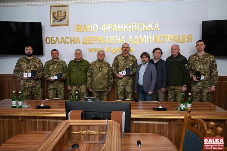 Викладання, кількість сплетених сіток та донати: на Прикарпатті визначили найкращих вчителів “Захисту України” (ФОТО)