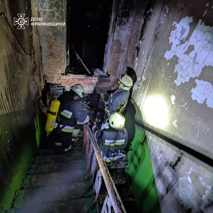 У Коломиї горіла сходова житлового будинку (ФОТО)