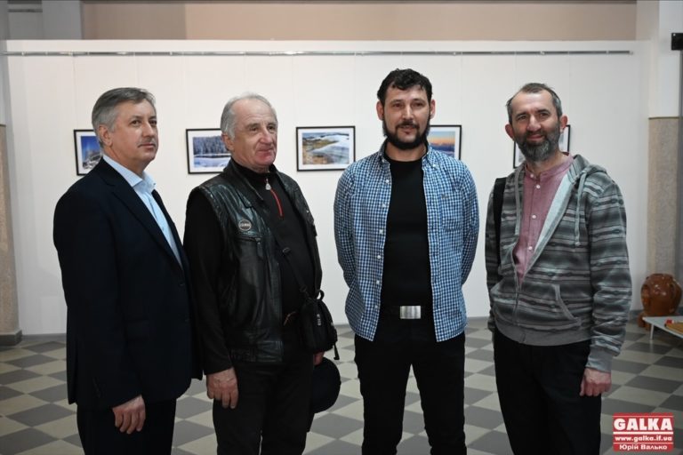 “Білий слон на Чорній горі”: в Івано-Франківську презентували фотовиставку Василя Фіцака (ФОТО)