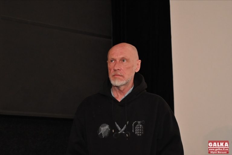 Стало відомо, які цитати Іздрика зʼявляться на фасаді музичної школи Калуша (ПЕРЕЛІК)