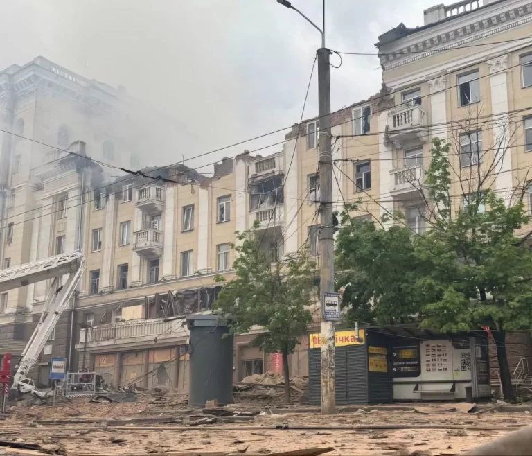 росіяни ракетами обстріляли Дніпропетровщину: восьмеро загиблих (ФОТО, ВИПРАВЛЕНО)