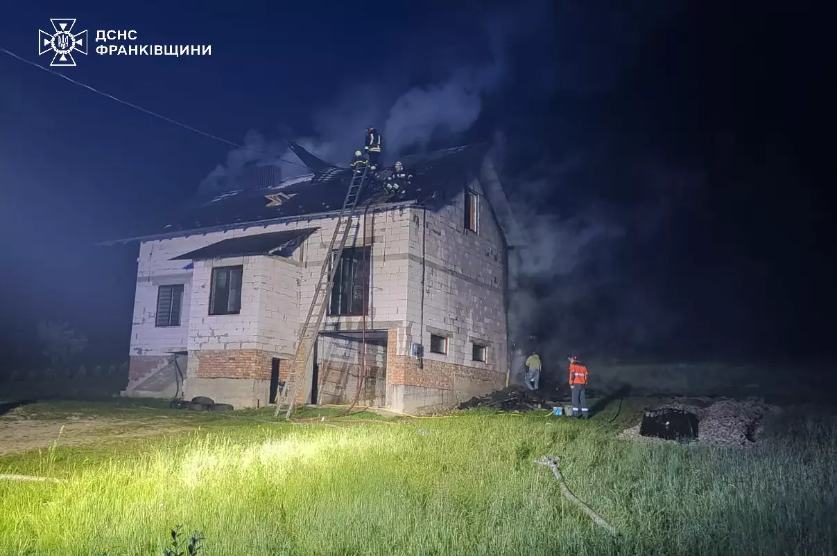 У Великдень на Долинщині горів будинок (ФОТО)