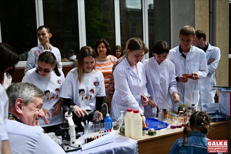 Науковий ярмарок та флешмоб: ПНУ відзначив День університету (ФОТО, ВІДЕО)