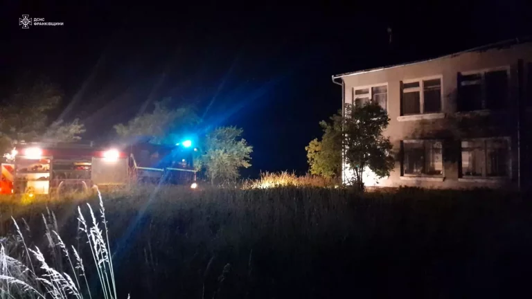 В Івано-Франківському районі горіла недіюча школа (ФОТО)