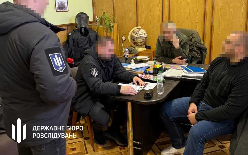 Правоохоронець прикарпатської колонії катував та принижував засуджених – ДБР (ФОТОФАКТ)