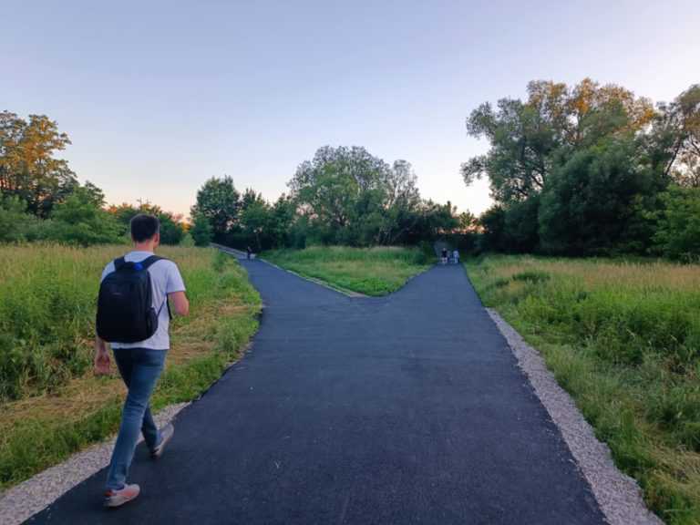 Доріжку до франківського озера асфальтували приватним коштом (ДОКУМЕНТ, ФОТО)