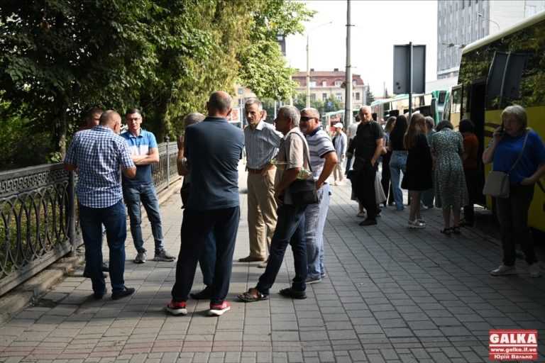 На прощання із Іриною Фаріон до Львова вирушили більше сотні франківців (ФОТО)