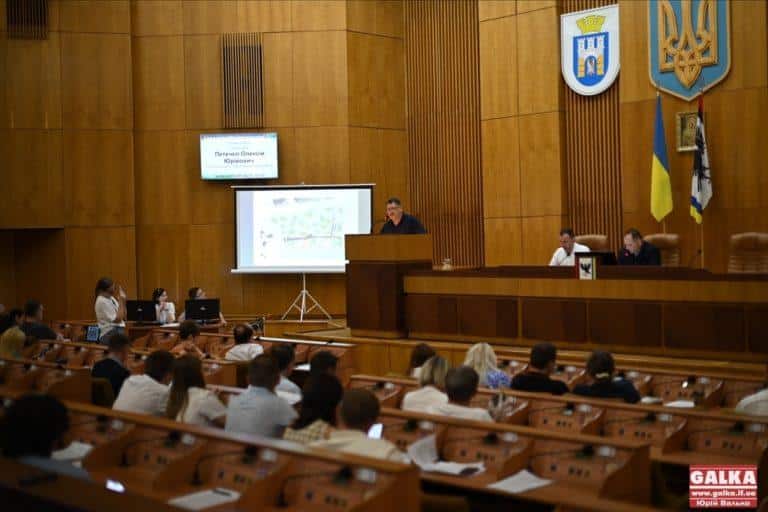 З гострою дискусією: Франківська міськрада зробила черговий крок до остаточної забудови озера