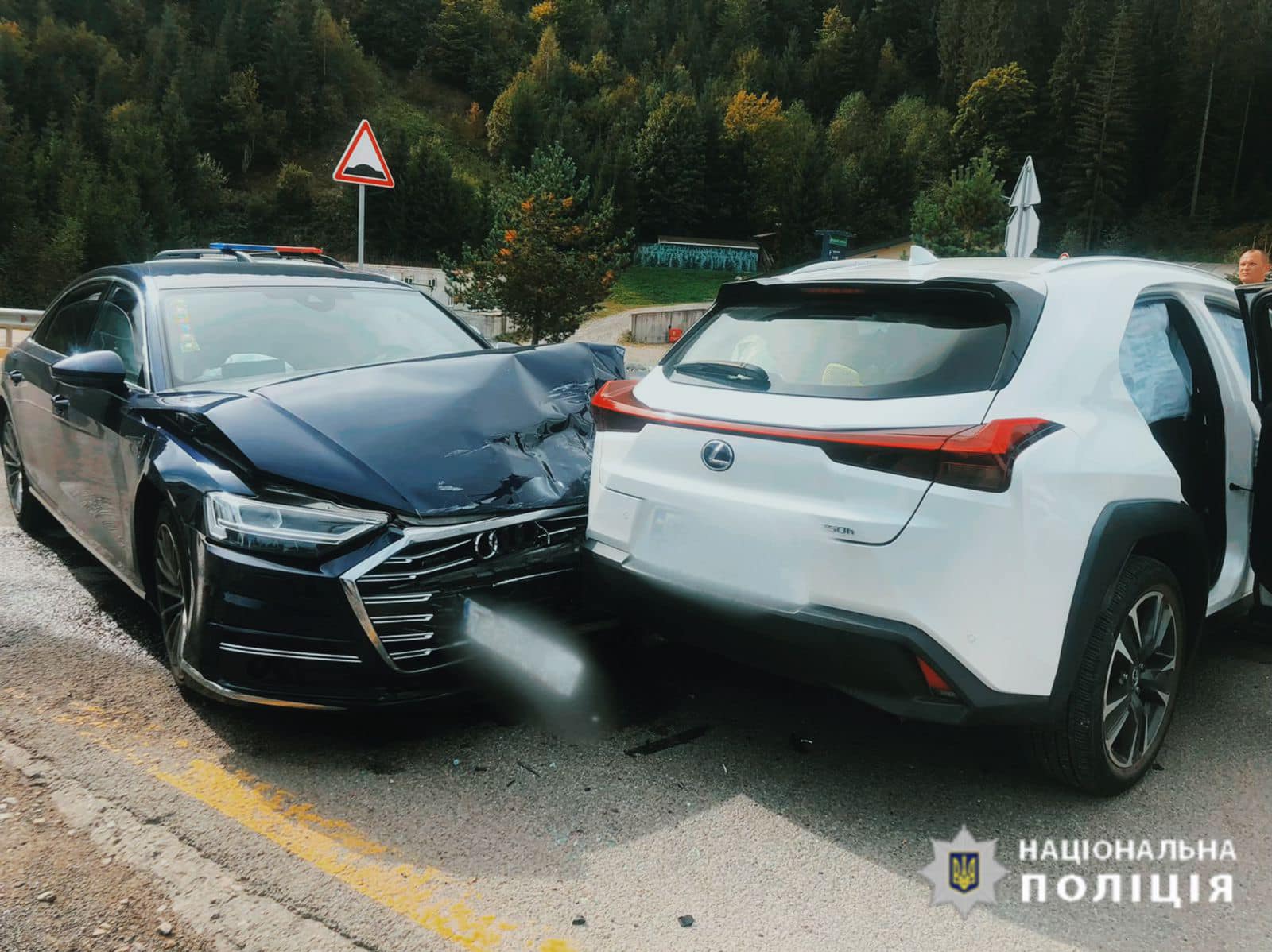 ДТП у Буковелі: не розминулися Lexus та AUDI