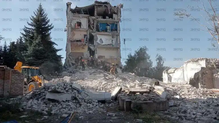 росіяни завдали ракетного удару по управлінню Нацполіції у Кривому Розі: є постраждалі (ФОТО)