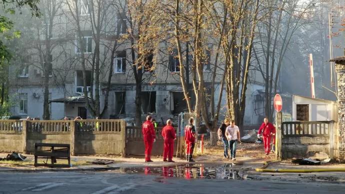 росіяни двічі за ранок вдарили по лікарні у Сумах: загинули 9 людей (ФОТО, ОНОВЛЕНО)