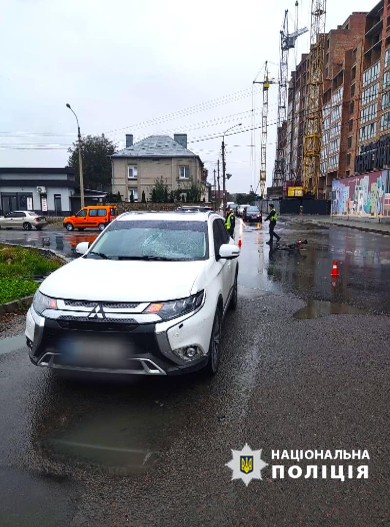 У Франківську “Міцубісі” наїхав на велосипедиста: водій двоколісника в лікарні (ФОТО)