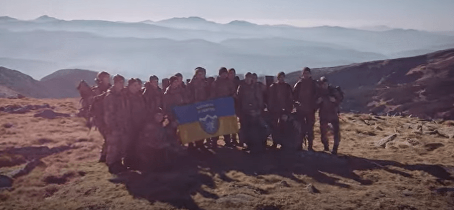 “Гори вчать довіряти і виживати”: як “едельвейси” тренуються в Карпатах (ВІДЕО)