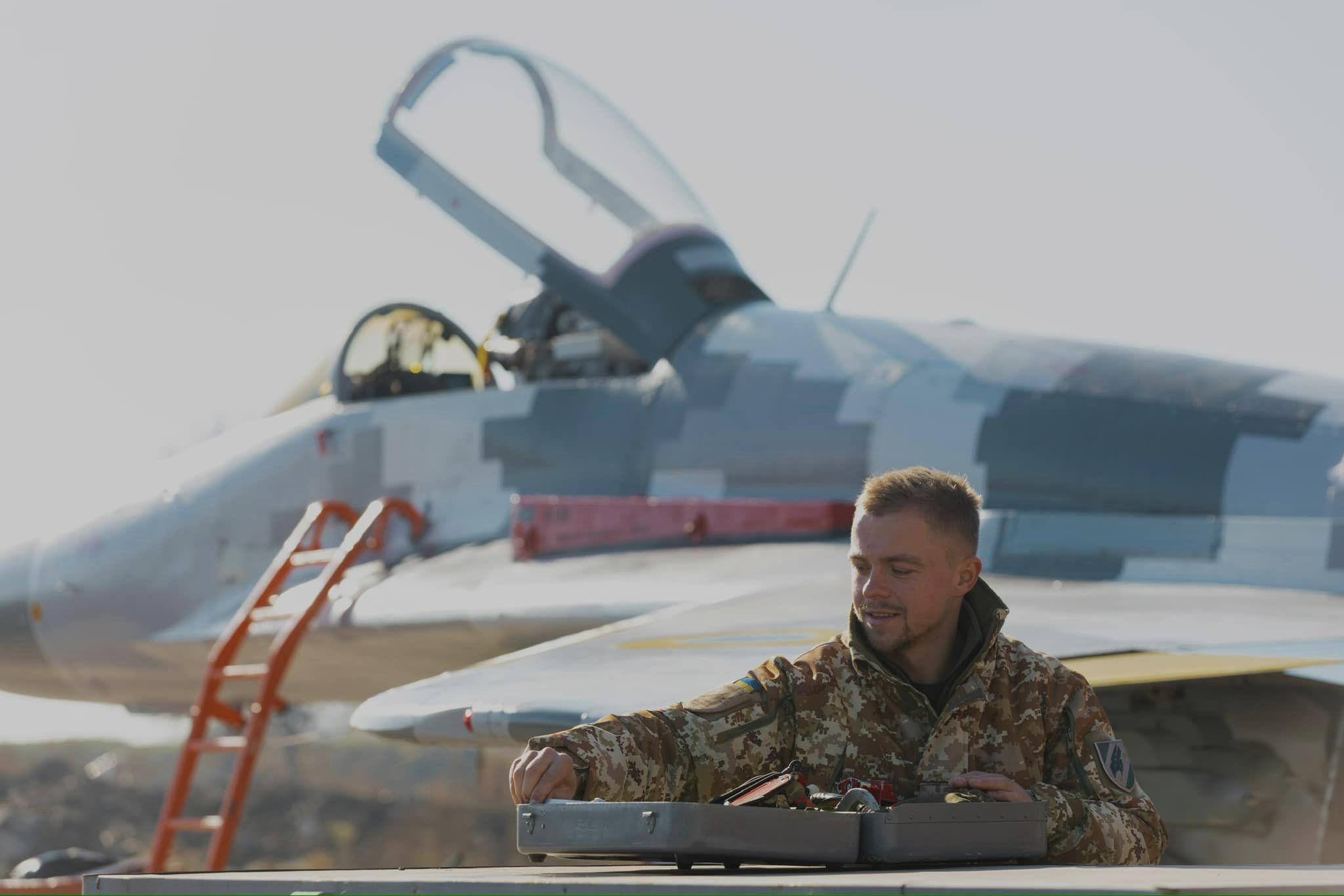 “Військова служба – це велика честь”: як Ростислав Цюрак готує літаки до бою (ФОТО)