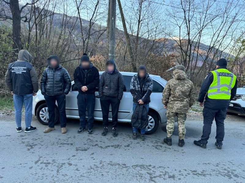 Викрили чоловіків, які спробували незаконно переправити до Румунії трьох прикарпатців
