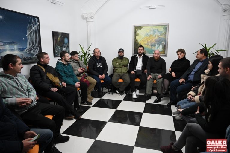 «Можливість знайти себе нового в нових умовах»: у Франківську влаштували «бізнес-терапію» для ветеранів (ФОТО)