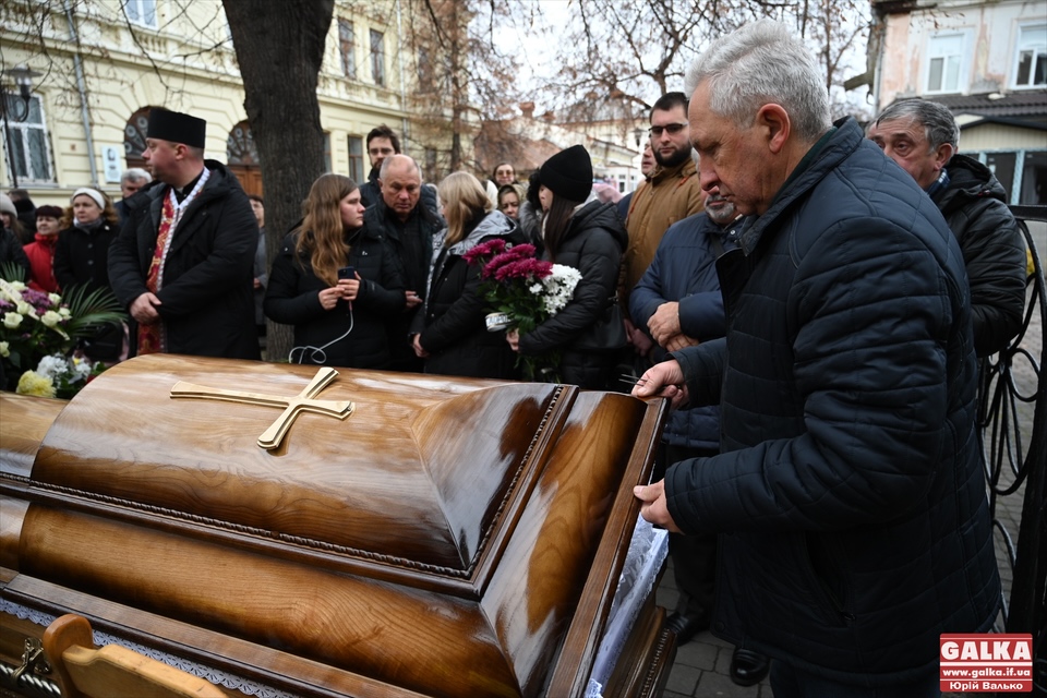 У Франківську попрощалися із мовознавцем і професором Миколою Лесюком (ФОТО)