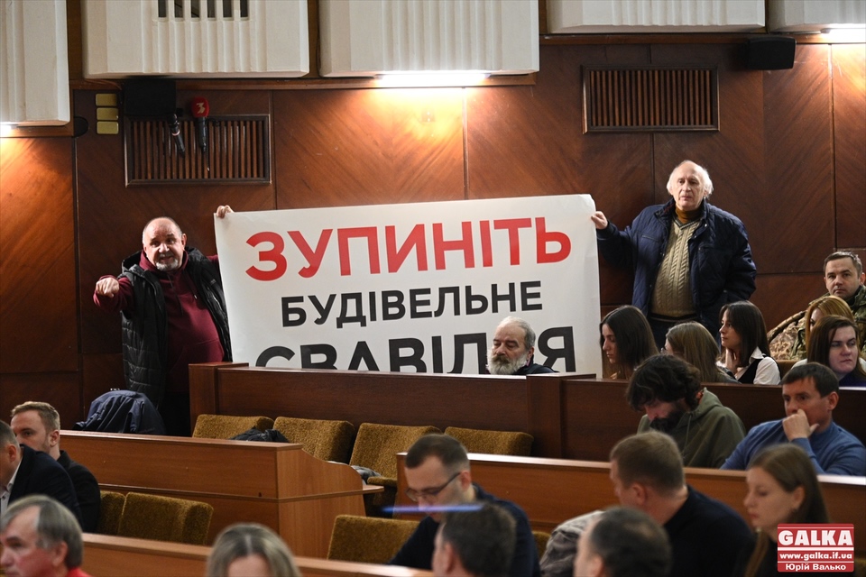 Забудовники керують, а не ви: мешканці вулиці Дашевського звернулися до мера через забудову (ФОТО)