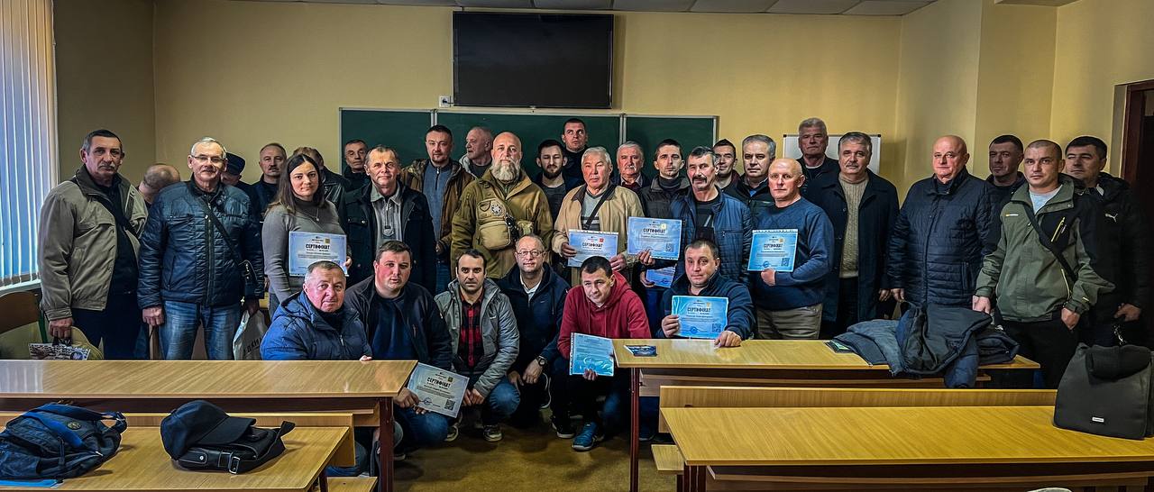 150 прикарпатських вчителів вчилися у “Вітругані” військових технологій (ФОТО)