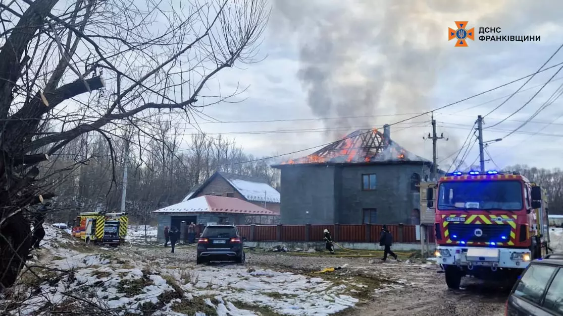 У Надвірній горів житловий будинок (ФОТО)