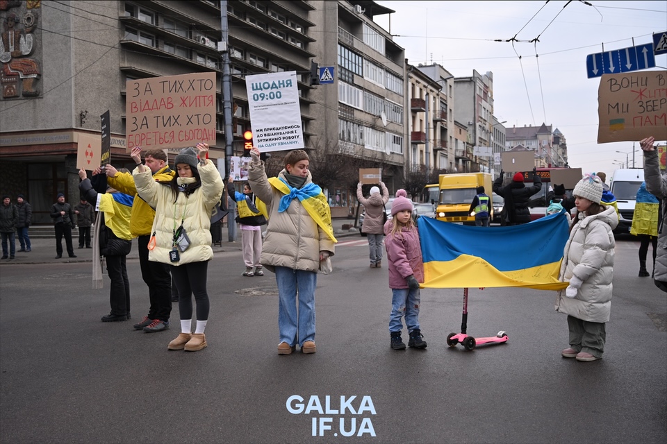У Франківську зупинятимуть комунальний транспорт та центр міста на хвилину памʼяті – мерія