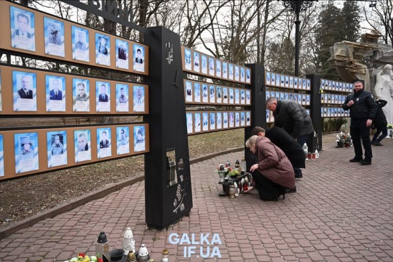 У Франківську молебнем вшанували Героїв Небесної Сотні (ФОТО)