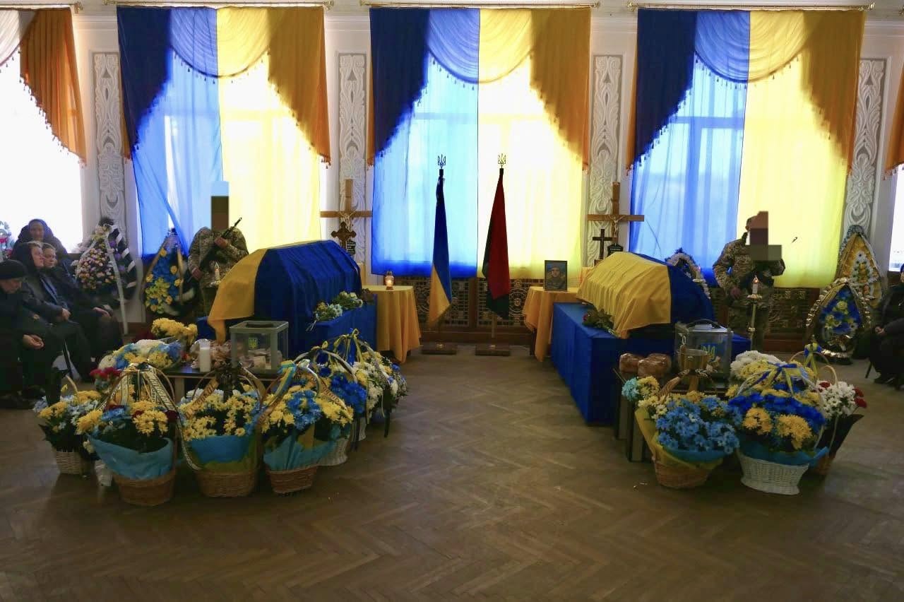 У Калуші попрощалися з військовими Любомиром Базиляком та Андрієм Росоловським (ФОТО)