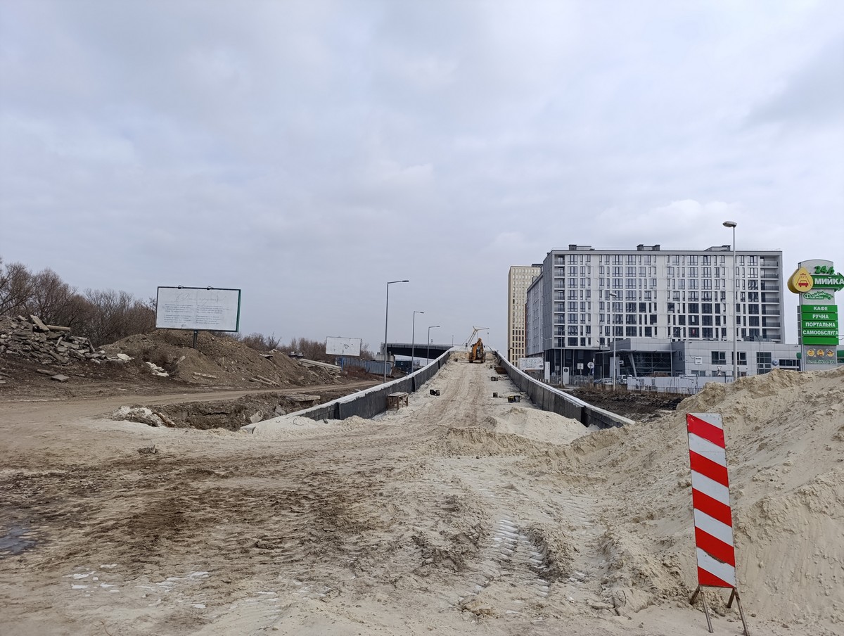 “Вибираю машину «на осінь»”: соцмережі про нову обіцянку Марцінківа про міст-довгобуд на Пасічній