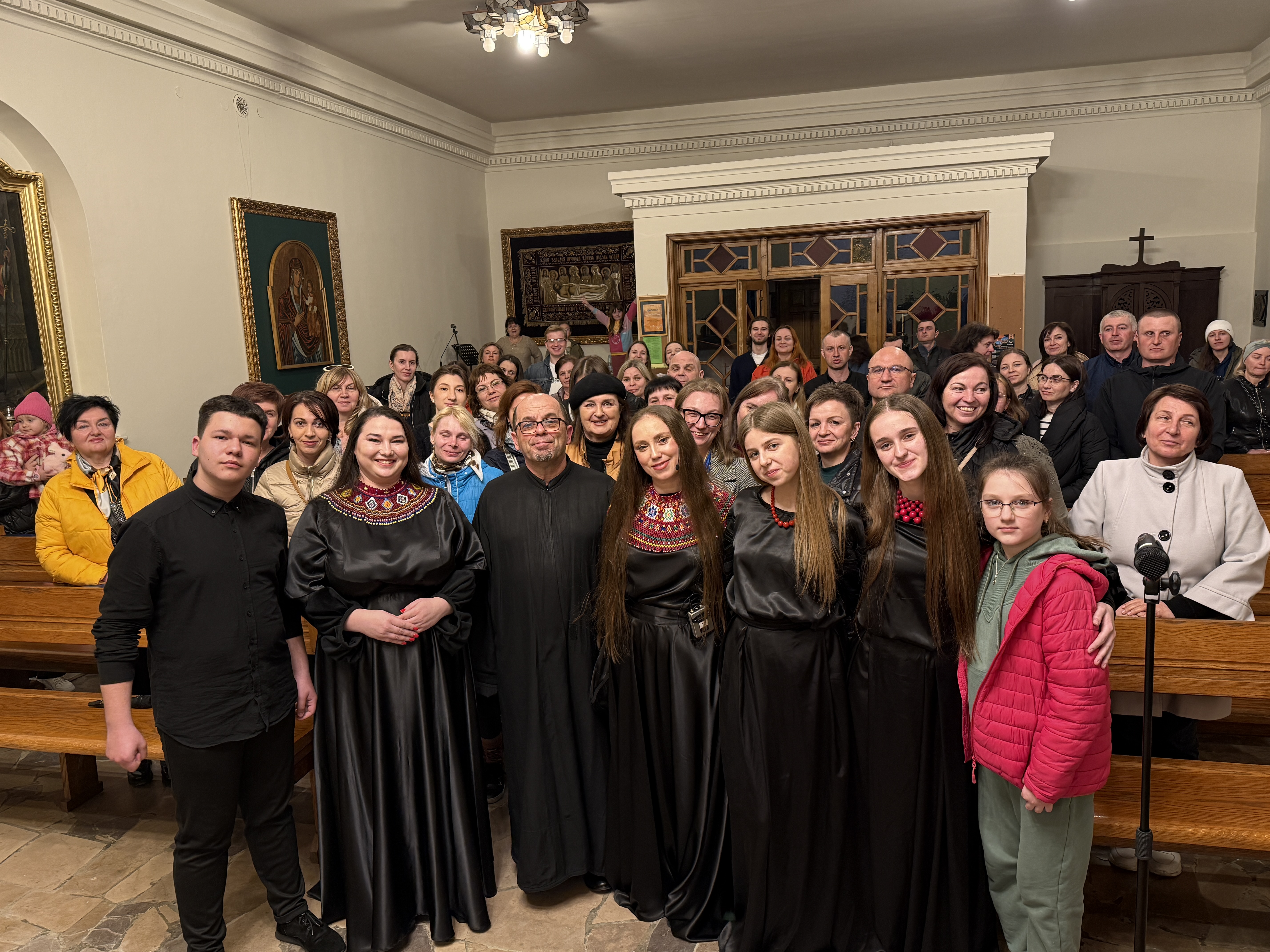 Прикарпатці провели “Хресну дорогу” у двох містах Польщі та зібрали понад 70 тисяч гривень на благодійність (ФОТО)