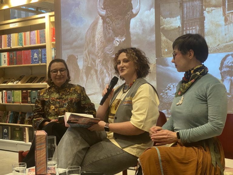 Семирівнева антиутопія: письменниця Анна Софіна презентувала у Франківську роман – «Семптем» (ФОТО)