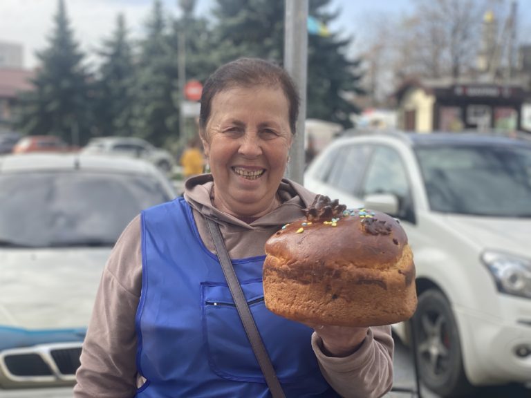 Франківська господиня Марія показала паску, яку випікає за власним рецептом (ФОТО)