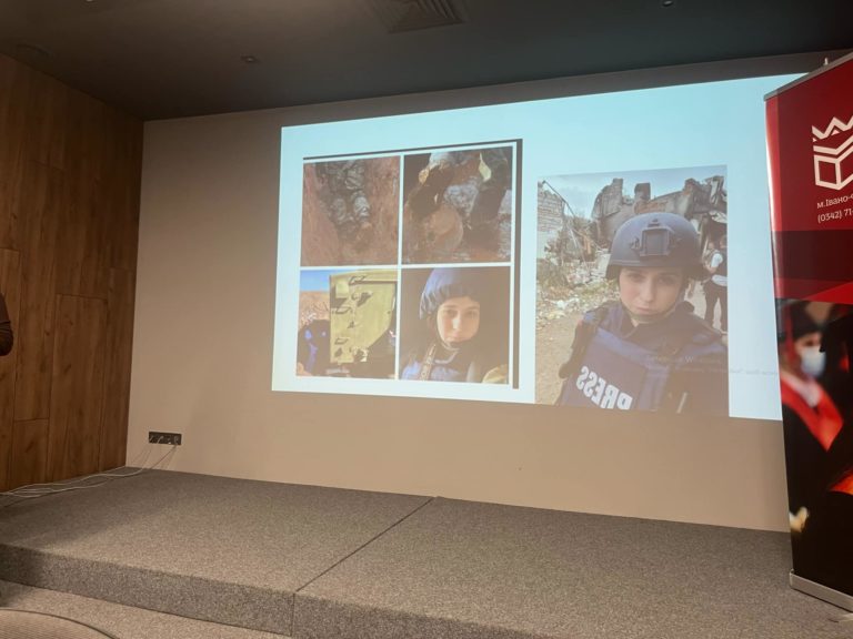 “Мовчати про них ми не маємо права”, – експертка Ольга Гужва про історії ВПО у медіа на зустрічі зі студентами у Франківську