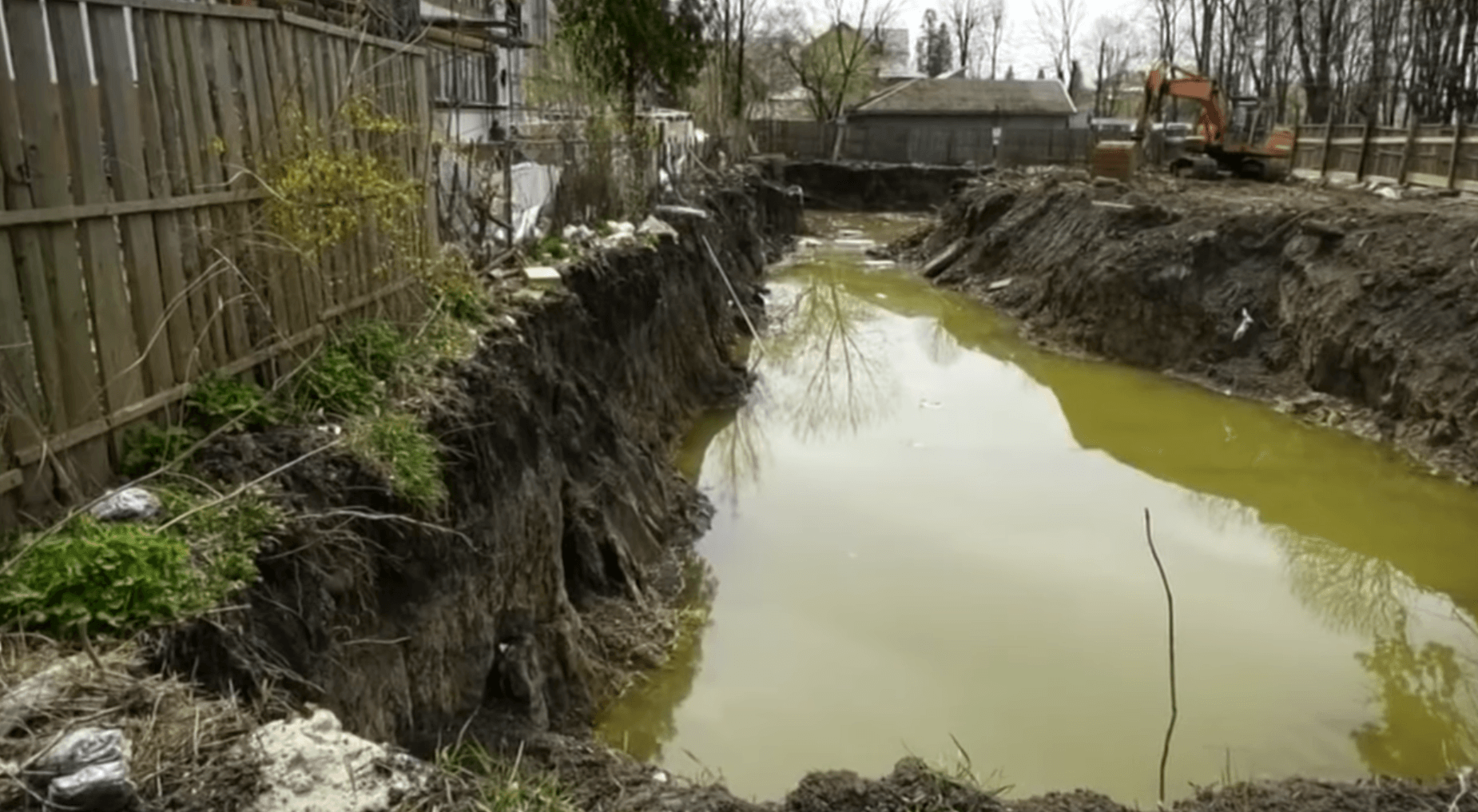 Скандальне будівництво в Коломиї: під багатоповерхівкою вирили котлован з порушенням норм (ВІДЕО)