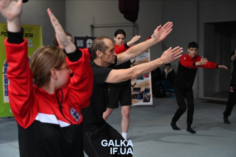 Рух як мова: франківських студентів вчили Ботмерівській гімнастиці для реабілітації (ФОТО)