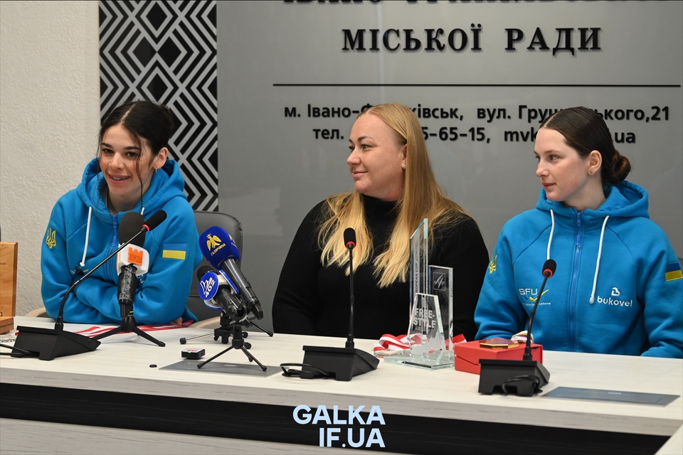 Франківські лижні фрістайлерки Ангеліна Брикіна та Оксана Яцюк готуються до Олімпійських ігор-2026 (ФОТО)