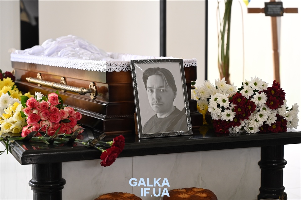 У Франківську попрощалися з художником Володимиром Гривінським (ФОТО)