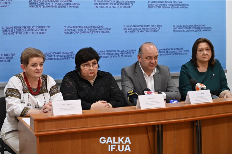 Тиждень імунізації: у Франківську обговорили важливість вакцинації та презентували можливі зміни в календар щеплень (ФОТО)