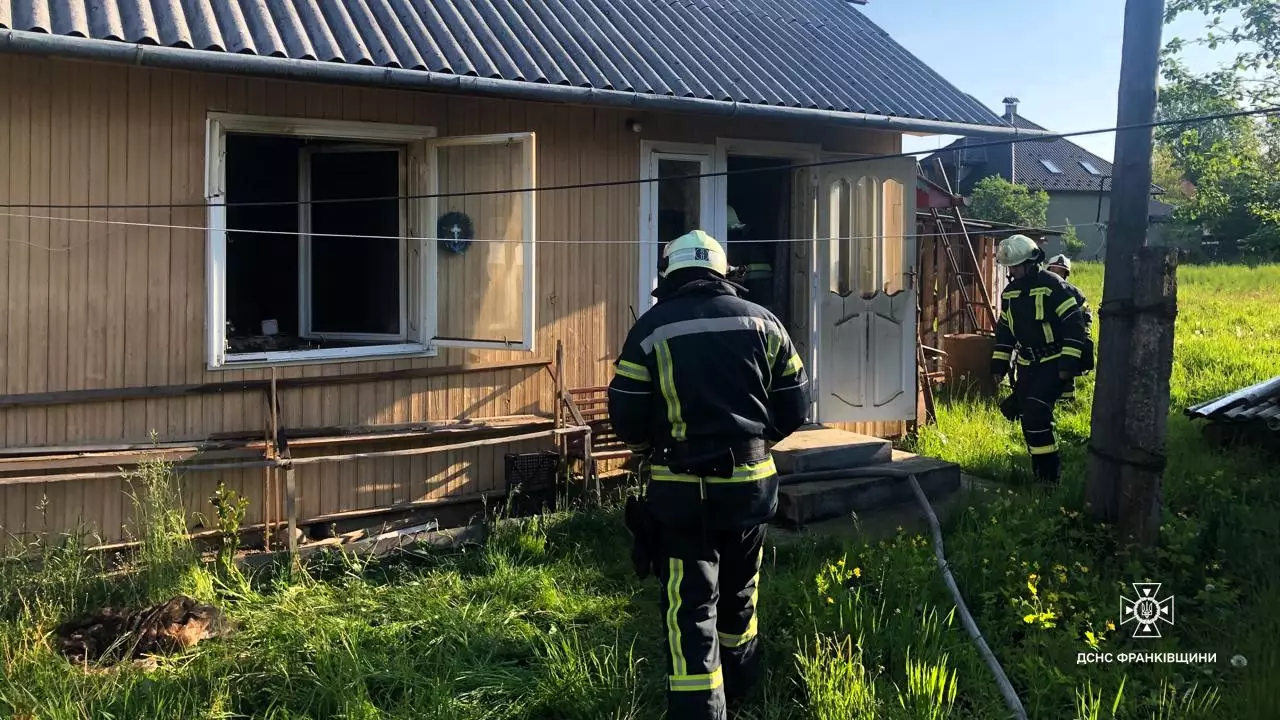 У Перегінському на пожежі у будинку знайшли тіло 68-річного чоловіка (ФОТОФАКТ)