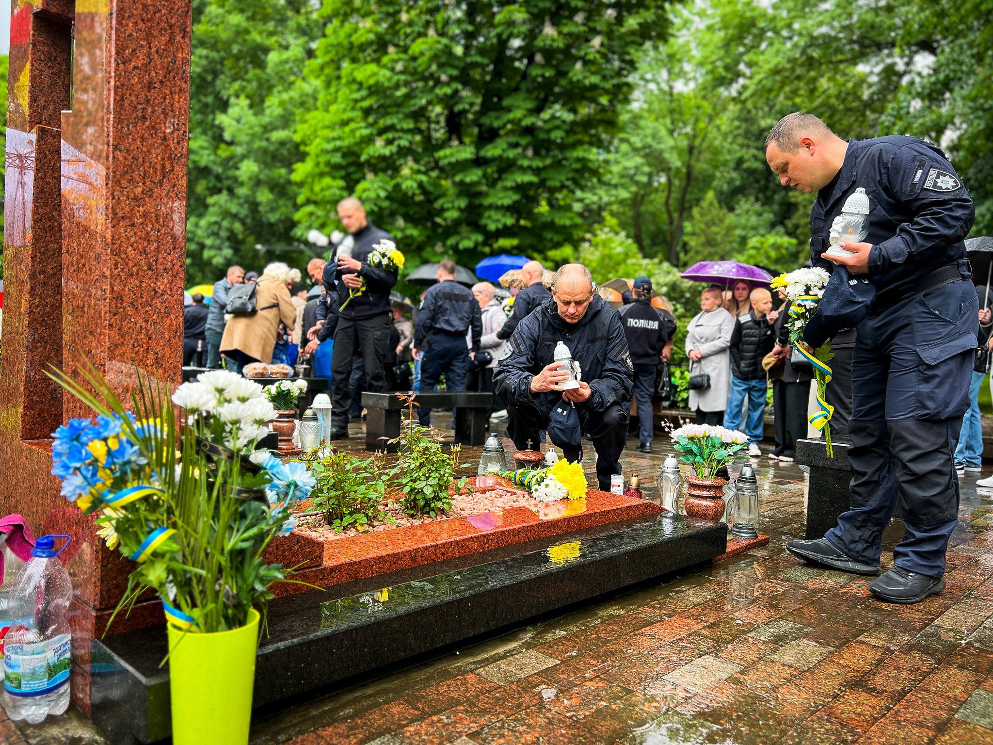 У Франківську вшанували памʼять експоліціянтів та колишнього командувача частини Нацгвардії (ФОТО)