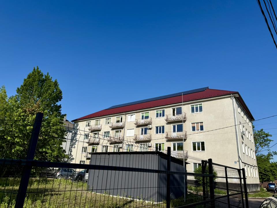 У Калуші на дитячій поліклініці встановили сонячну панель (ФОТО)