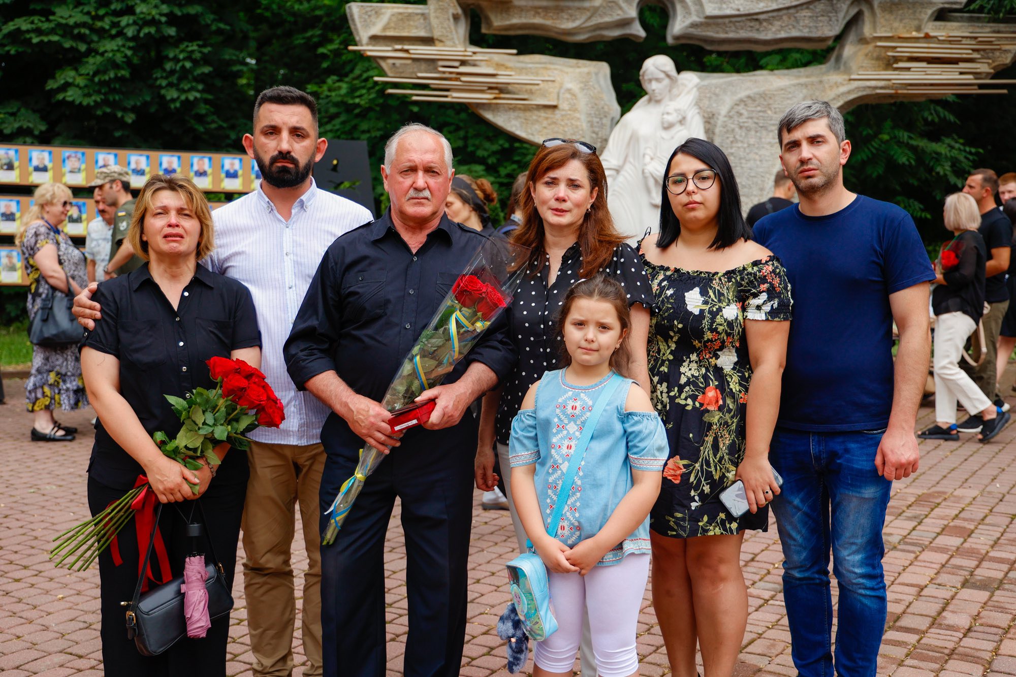 На Прикарпатті пролунав “Дзвін пам’яті”: посмертно нагородили 47 захисників (ФОТО)
