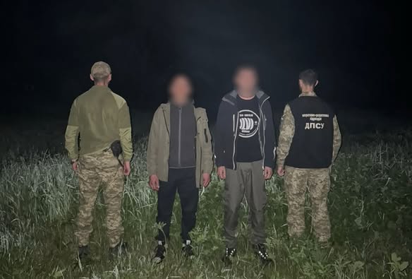 Прикордонники затримали “незаконних туристів” на шляху до Румунії (ВІДЕО)