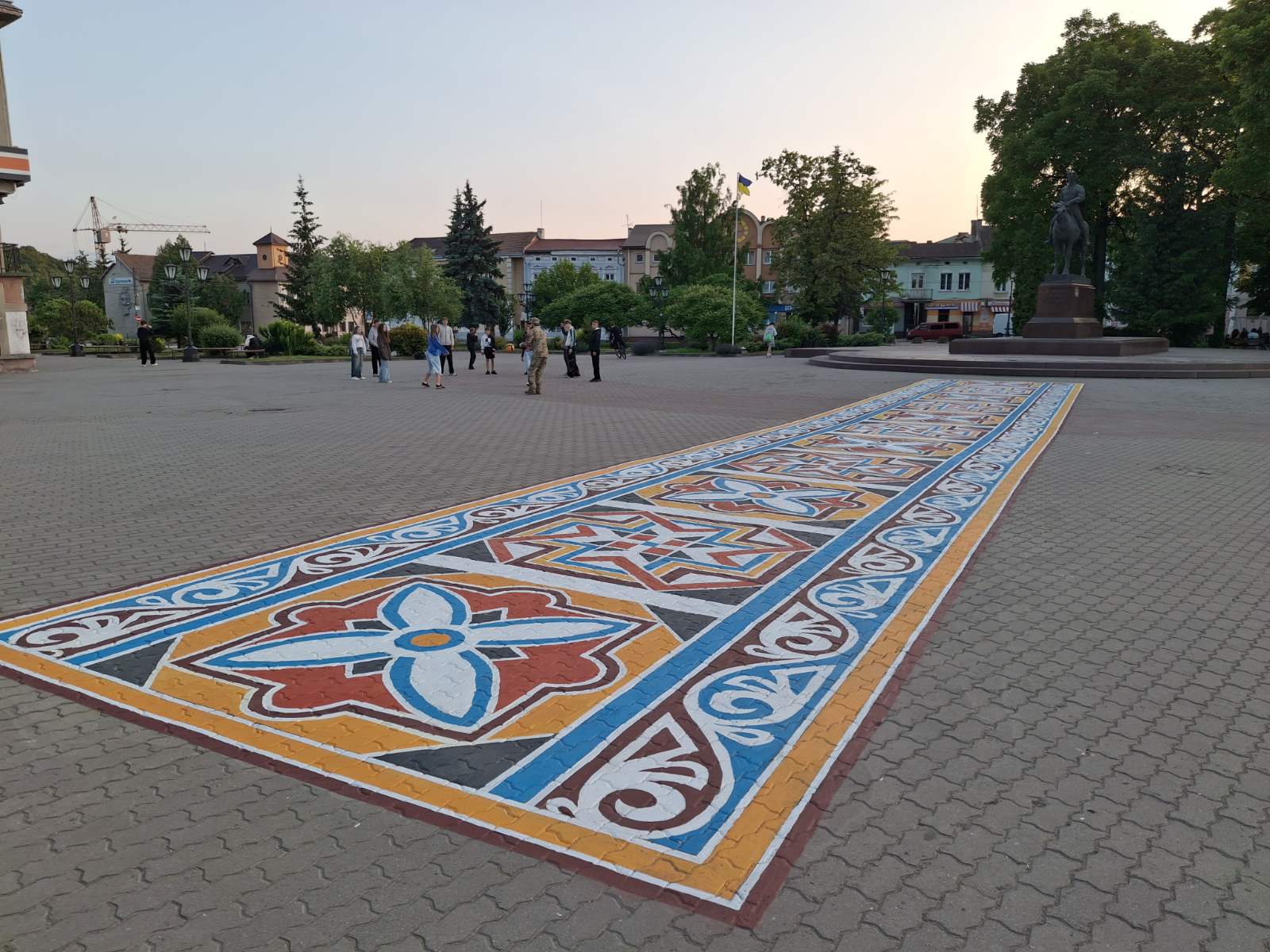 У центрі Галича оновили композицію-вишиванку (ФОТО)