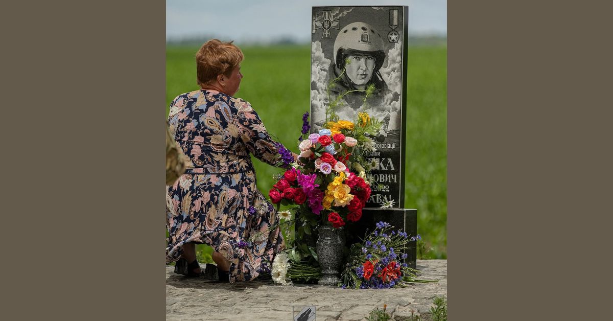 На місці загибелі прикарпатського пілота Степана Тарабалки встановили памʼятний знак (ФОТО)