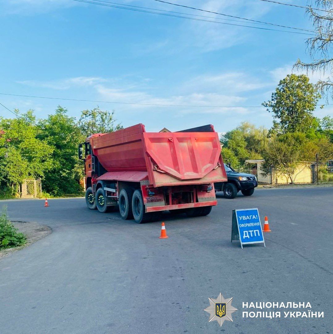На Косівщині вантажівка зіткнулася з мотоциклом: є травмовані (ФОТО)