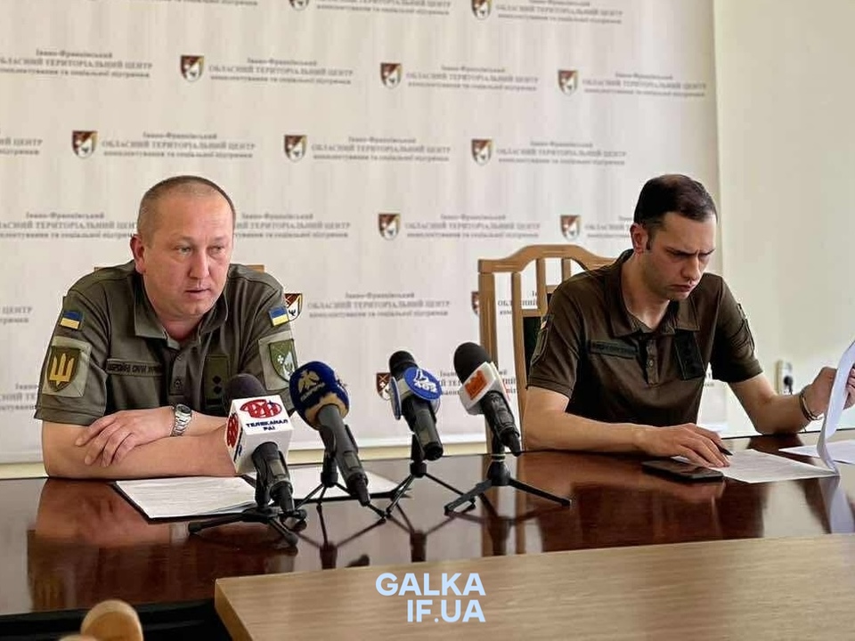 Повістки через “Укрпошту”, менше нападів та проблеми в селах: у ТЦК Франківщини про цьогорічну мобілізацію