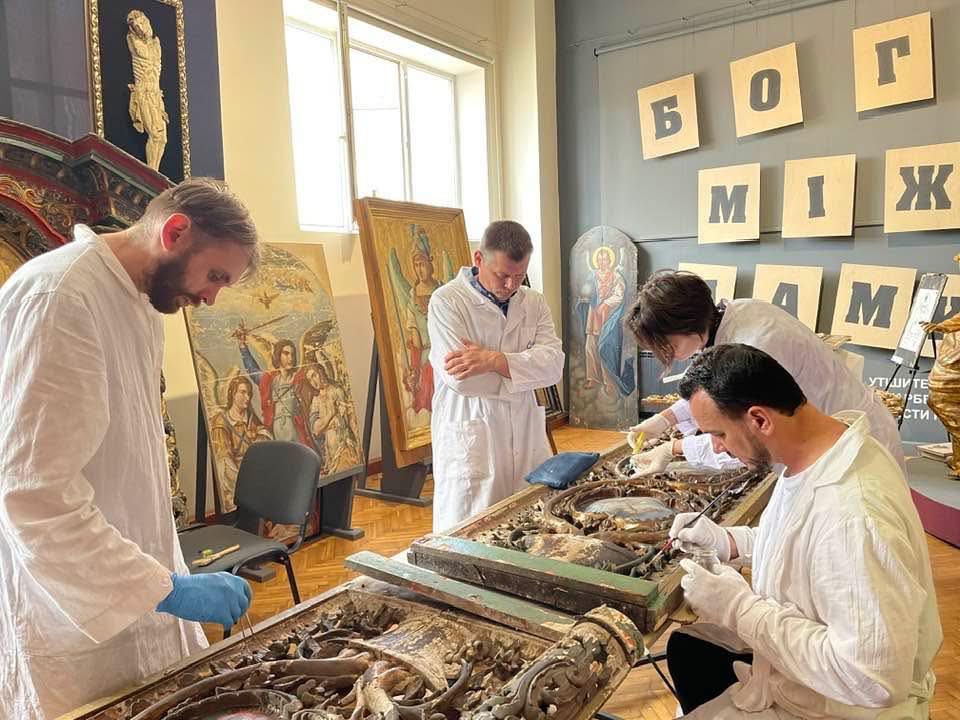 У Франківську реставрують унікальні сакральні твори із фондів краєзнавчого музею (ФОТО)