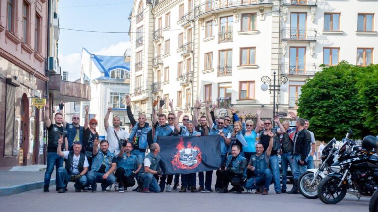 “Мотоцикл — це емоції”: як франківська «Мотопаства» об’єднує людей навколо дороги (ФОТО)
